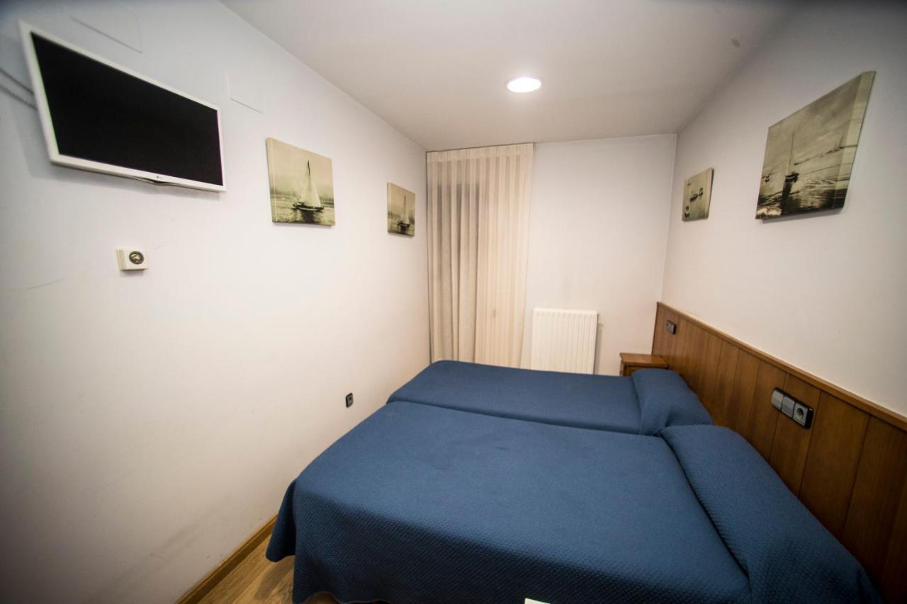 Hostal Caballeros Soria Exterior photo