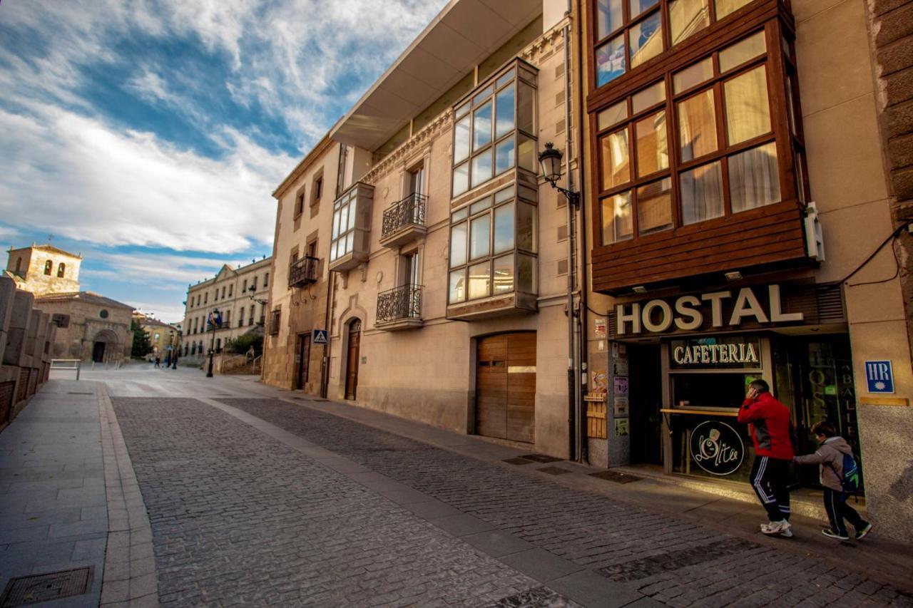 Hostal Caballeros Soria Exterior photo