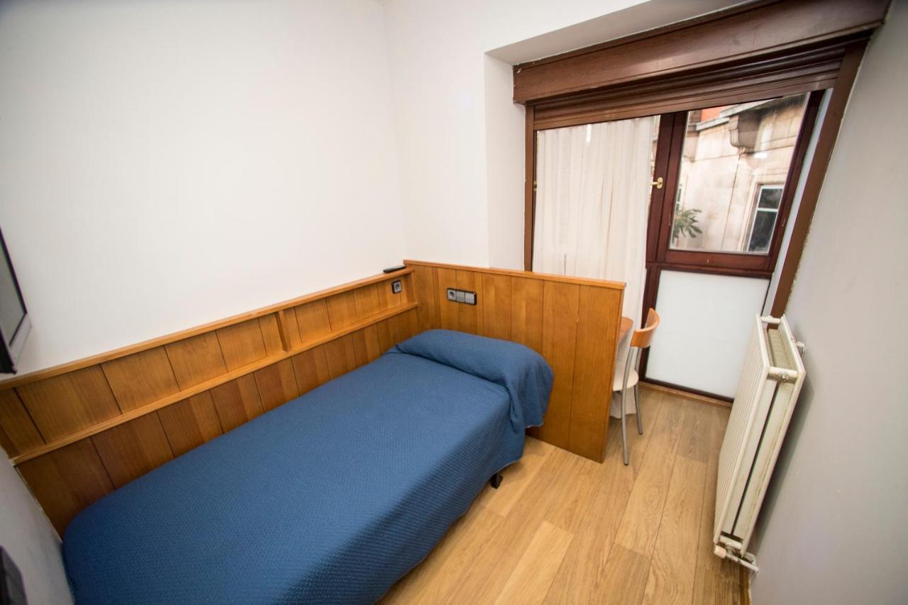 Hostal Caballeros Soria Room photo
